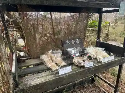 檜原神社（大神神社摂社）の{uncategorized: "未分類", other: "その他", undefined: "問題あり", building: "その他建物", grave: "お墓", sacred_gate: "鳥居", guardian: "狛犬", statue: "像", buddha: "仏像", history: "歴史", nature: "自然", garden: "庭園", animal: "動物", pagoda: "塔", temizu: "手水舎", mountain_gate: "山門・神門", sanctuary: "本殿・本堂", subordinate: "末社・摂社", art: "芸術", scenery: "景色", jizo: "地蔵", ema: "絵馬", goshuin: "御朱印", omikuji: "おみくじ", items: "授与品その他", amulet: "お守り", goshuincho: "御朱印帳", eats: "食事", festival: "お祭り", votive_dance: "神楽", shichigosan: "七五三参", wedding: "結婚式", experience: "体験その他", initially: "初詣", around: "周辺", anti_infection: "感染症対策"}