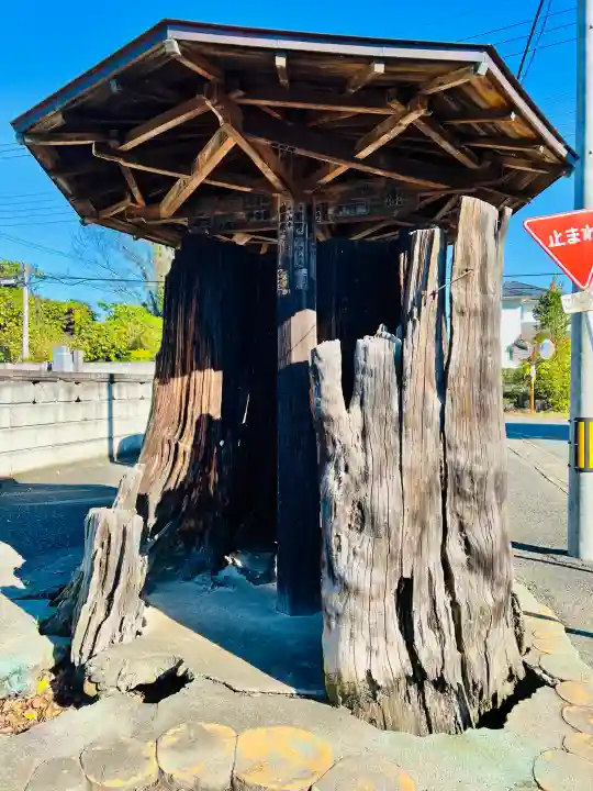 妙法寺(金色不動尊)の{uncategorized: "未分類", other: "その他", undefined: "問題あり", building: "その他建物", grave: "お墓", sacred_gate: "鳥居", guardian: "狛犬", statue: "像", buddha: "仏像", history: "歴史", nature: "自然", garden: "庭園", animal: "動物", pagoda: "塔", temizu: "手水舎", mountain_gate: "山門・神門", sanctuary: "本殿・本堂", subordinate: "末社・摂社", art: "芸術", scenery: "景色", jizo: "地蔵", ema: "絵馬", goshuin: "御朱印", omikuji: "おみくじ", items: "授与品その他", amulet: "お守り", goshuincho: "御朱印帳", eats: "食事", festival: "お祭り", votive_dance: "神楽", shichigosan: "七五三参", wedding: "結婚式", experience: "体験その他", initially: "初詣", around: "周辺", anti_infection: "感染症対策"}