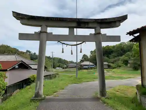 諏訪神社の鳥居