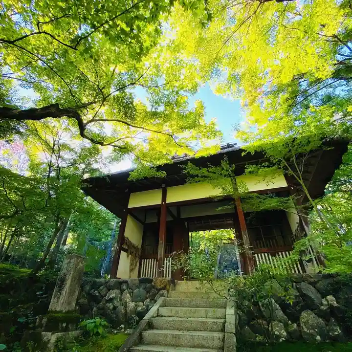 常寂光寺の山門・神門