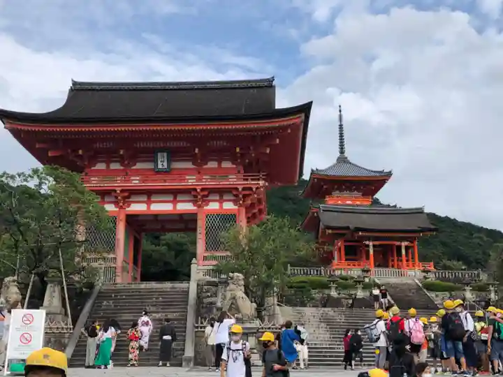 清水寺の山門・神門