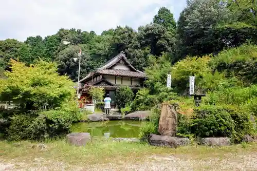 曽野稲荷神社の庭園