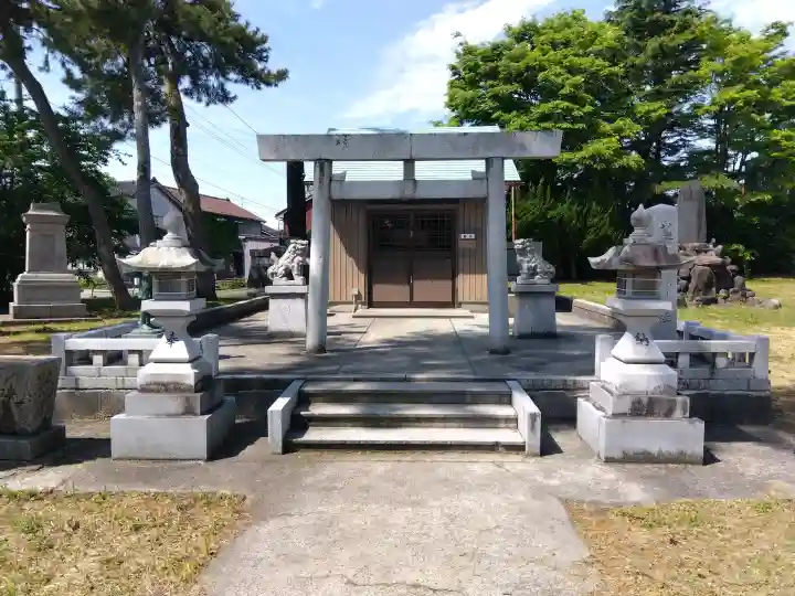 加積雪嶋神社の{uncategorized: "未分類", other: "その他", undefined: "問題あり", building: "その他建物", grave: "お墓", sacred_gate: "鳥居", guardian: "狛犬", statue: "像", buddha: "仏像", history: "歴史", nature: "自然", garden: "庭園", animal: "動物", pagoda: "塔", temizu: "手水舎", mountain_gate: "山門・神門", sanctuary: "本殿・本堂", subordinate: "末社・摂社", art: "芸術", scenery: "景色", jizo: "地蔵", ema: "絵馬", goshuin: "御朱印", omikuji: "おみくじ", items: "授与品その他", amulet: "お守り", goshuincho: "御朱印帳", eats: "食事", festival: "お祭り", votive_dance: "神楽", shichigosan: "七五三参", wedding: "結婚式", experience: "体験その他", initially: "初詣", around: "周辺", anti_infection: "感染症対策"}