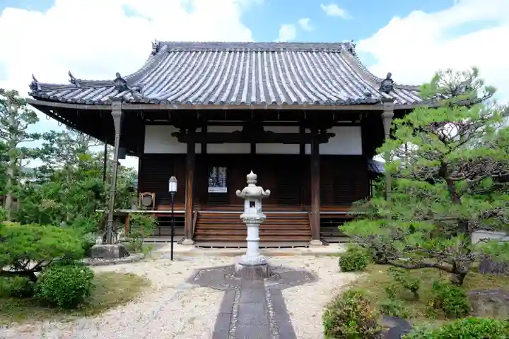平隆寺の本殿・本堂