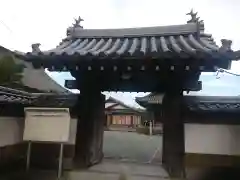 三尊寺の山門