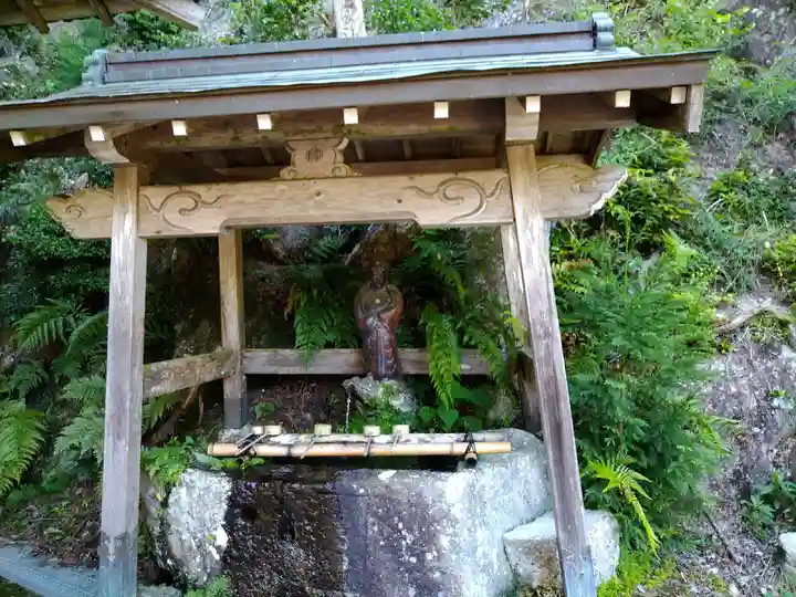 息障寺の手水舎