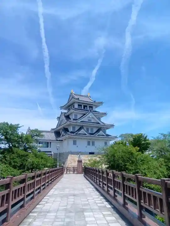 白髭神社の{uncategorized: "未分類", other: "その他", undefined: "問題あり", building: "その他建物", grave: "お墓", sacred_gate: "鳥居", guardian: "狛犬", statue: "像", buddha: "仏像", history: "歴史", nature: "自然", garden: "庭園", animal: "動物", pagoda: "塔", temizu: "手水舎", mountain_gate: "山門・神門", sanctuary: "本殿・本堂", subordinate: "末社・摂社", art: "芸術", scenery: "景色", jizo: "地蔵", ema: "絵馬", goshuin: "御朱印", omikuji: "おみくじ", items: "授与品その他", amulet: "お守り", goshuincho: "御朱印帳", eats: "食事", festival: "お祭り", votive_dance: "神楽", shichigosan: "七五三参", wedding: "結婚式", experience: "体験その他", initially: "初詣", around: "周辺", anti_infection: "感染症対策"}