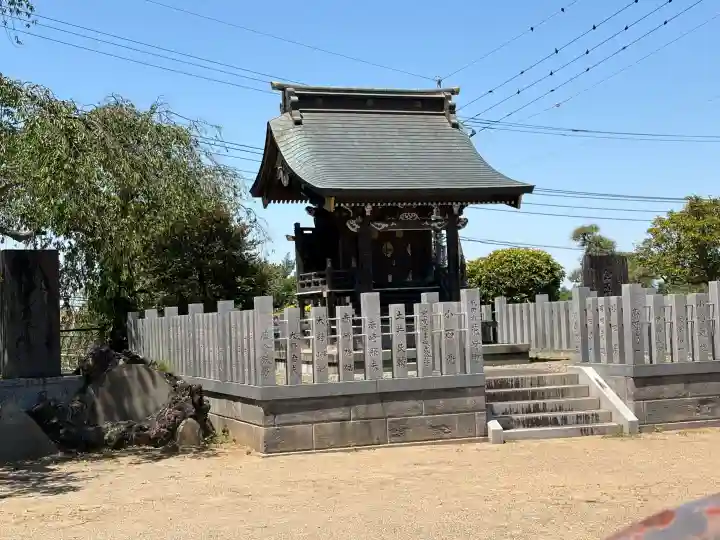 権現神社の{uncategorized: "未分類", other: "その他", undefined: "問題あり", building: "その他建物", grave: "お墓", sacred_gate: "鳥居", guardian: "狛犬", statue: "像", buddha: "仏像", history: "歴史", nature: "自然", garden: "庭園", animal: "動物", pagoda: "塔", temizu: "手水舎", mountain_gate: "山門・神門", sanctuary: "本殿・本堂", subordinate: "末社・摂社", art: "芸術", scenery: "景色", jizo: "地蔵", ema: "絵馬", goshuin: "御朱印", omikuji: "おみくじ", items: "授与品その他", amulet: "お守り", goshuincho: "御朱印帳", eats: "食事", festival: "お祭り", votive_dance: "神楽", shichigosan: "七五三参", wedding: "結婚式", experience: "体験その他", initially: "初詣", around: "周辺", anti_infection: "感染症対策"}