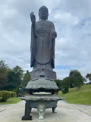 東本願寺本廟 牛久浄苑（牛久大仏）の仏像