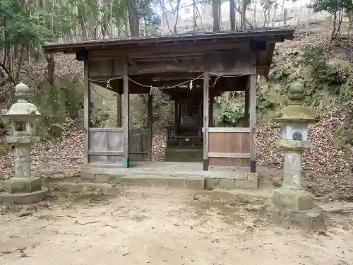 粒坐天照神社の{uncategorized: "未分類", other: "その他", undefined: "問題あり", building: "その他建物", grave: "お墓", sacred_gate: "鳥居", guardian: "狛犬", statue: "像", buddha: "仏像", history: "歴史", nature: "自然", garden: "庭園", animal: "動物", pagoda: "塔", temizu: "手水舎", mountain_gate: "山門・神門", sanctuary: "本殿・本堂", subordinate: "末社・摂社", art: "芸術", scenery: "景色", jizo: "地蔵", ema: "絵馬", goshuin: "御朱印", omikuji: "おみくじ", items: "授与品その他", amulet: "お守り", goshuincho: "御朱印帳", eats: "食事", festival: "お祭り", votive_dance: "神楽", shichigosan: "七五三参", wedding: "結婚式", experience: "体験その他", initially: "初詣", around: "周辺", anti_infection: "感染症対策"}
