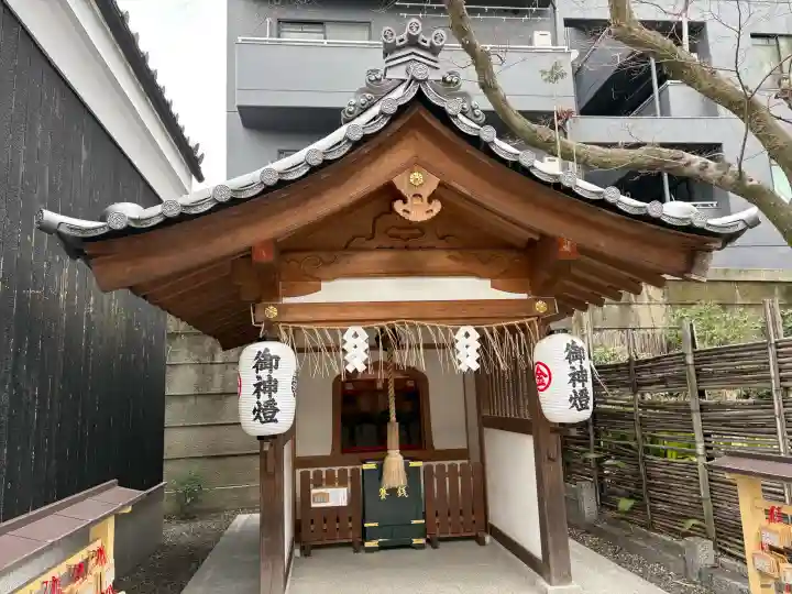 安井金比羅宮の{uncategorized: "未分類", other: "その他", undefined: "問題あり", building: "その他建物", grave: "お墓", sacred_gate: "鳥居", guardian: "狛犬", statue: "像", buddha: "仏像", history: "歴史", nature: "自然", garden: "庭園", animal: "動物", pagoda: "塔", temizu: "手水舎", mountain_gate: "山門・神門", sanctuary: "本殿・本堂", subordinate: "末社・摂社", art: "芸術", scenery: "景色", jizo: "地蔵", ema: "絵馬", goshuin: "御朱印", omikuji: "おみくじ", items: "授与品その他", amulet: "お守り", goshuincho: "御朱印帳", eats: "食事", festival: "お祭り", votive_dance: "神楽", shichigosan: "七五三参", wedding: "結婚式", experience: "体験その他", initially: "初詣", around: "周辺", anti_infection: "感染症対策"}