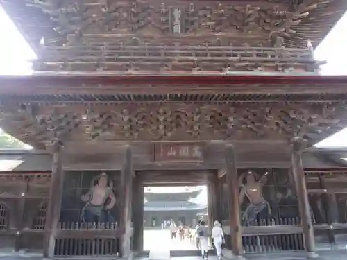 瑞龍寺の山門