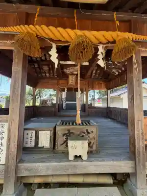 十三軒屋荒神社の{uncategorized: "未分類", other: "その他", undefined: "問題あり", building: "その他建物", grave: "お墓", sacred_gate: "鳥居", guardian: "狛犬", statue: "像", buddha: "仏像", history: "歴史", nature: "自然", garden: "庭園", animal: "動物", pagoda: "塔", temizu: "手水舎", mountain_gate: "山門・神門", sanctuary: "本殿・本堂", subordinate: "末社・摂社", art: "芸術", scenery: "景色", jizo: "地蔵", ema: "絵馬", goshuin: "御朱印", omikuji: "おみくじ", items: "授与品その他", amulet: "お守り", goshuincho: "御朱印帳", eats: "食事", festival: "お祭り", votive_dance: "神楽", shichigosan: "七五三参", wedding: "結婚式", experience: "体験その他", initially: "初詣", around: "周辺", anti_infection: "感染症対策"}