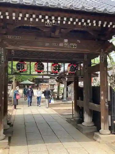 新井薬師（梅照院）の山門・神門
