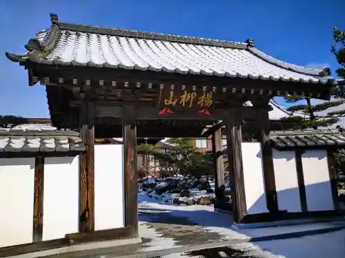 清凉寺の山門