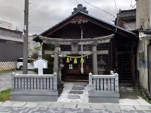 鎮神社の本殿