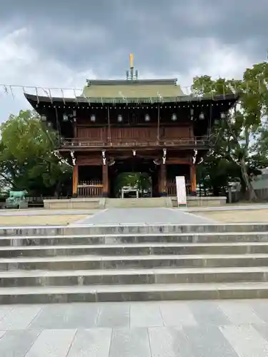 石切劔箭神社の山門