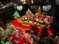 座間神社の{uncategorized: "未分類", other: "その他", undefined: "問題あり", building: "その他建物", grave: "お墓", sacred_gate: "鳥居", guardian: "狛犬", statue: "像", buddha: "仏像", history: "歴史", nature: "自然", garden: "庭園", animal: "動物", pagoda: "塔", temizu: "手水舎", mountain_gate: "山門・神門", sanctuary: "本殿・本堂", subordinate: "末社・摂社", art: "芸術", scenery: "景色", jizo: "地蔵", ema: "絵馬", goshuin: "御朱印", omikuji: "おみくじ", items: "授与品その他", amulet: "お守り", goshuincho: "御朱印帳", eats: "食事", festival: "お祭り", votive_dance: "神楽", shichigosan: "七五三参", wedding: "結婚式", experience: "体験その他", initially: "初詣", around: "周辺", anti_infection: "感染症対策"}