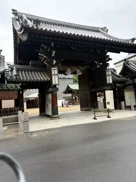 大阪天満宮の{uncategorized: "未分類", other: "その他", undefined: "問題あり", building: "その他建物", grave: "お墓", sacred_gate: "鳥居", guardian: "狛犬", statue: "像", buddha: "仏像", history: "歴史", nature: "自然", garden: "庭園", animal: "動物", pagoda: "塔", temizu: "手水舎", mountain_gate: "山門・神門", sanctuary: "本殿・本堂", subordinate: "末社・摂社", art: "芸術", scenery: "景色", jizo: "地蔵", ema: "絵馬", goshuin: "御朱印", omikuji: "おみくじ", items: "授与品その他", amulet: "お守り", goshuincho: "御朱印帳", eats: "食事", festival: "お祭り", votive_dance: "神楽", shichigosan: "七五三参", wedding: "結婚式", experience: "体験その他", initially: "初詣", around: "周辺", anti_infection: "感染症対策"}