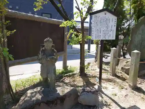 知立神社の像