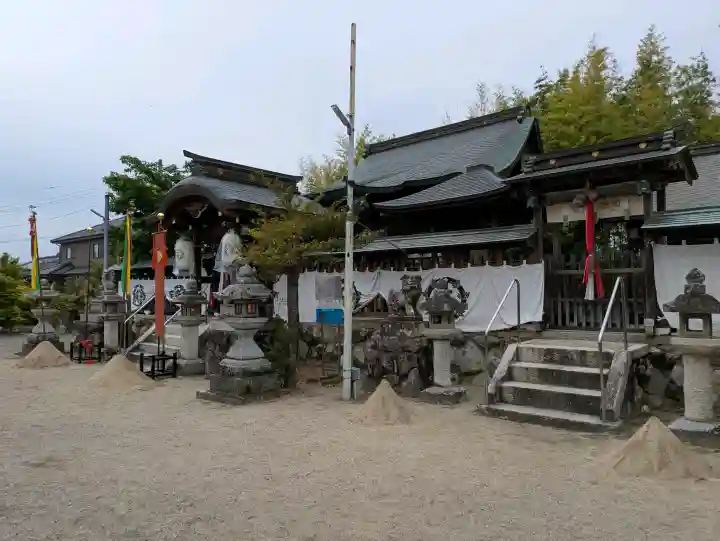 三大神社の{uncategorized: "未分類", other: "その他", undefined: "問題あり", building: "その他建物", grave: "お墓", sacred_gate: "鳥居", guardian: "狛犬", statue: "像", buddha: "仏像", history: "歴史", nature: "自然", garden: "庭園", animal: "動物", pagoda: "塔", temizu: "手水舎", mountain_gate: "山門・神門", sanctuary: "本殿・本堂", subordinate: "末社・摂社", art: "芸術", scenery: "景色", jizo: "地蔵", ema: "絵馬", goshuin: "御朱印", omikuji: "おみくじ", items: "授与品その他", amulet: "お守り", goshuincho: "御朱印帳", eats: "食事", festival: "お祭り", votive_dance: "神楽", shichigosan: "七五三参", wedding: "結婚式", experience: "体験その他", initially: "初詣", around: "周辺", anti_infection: "感染症対策"}