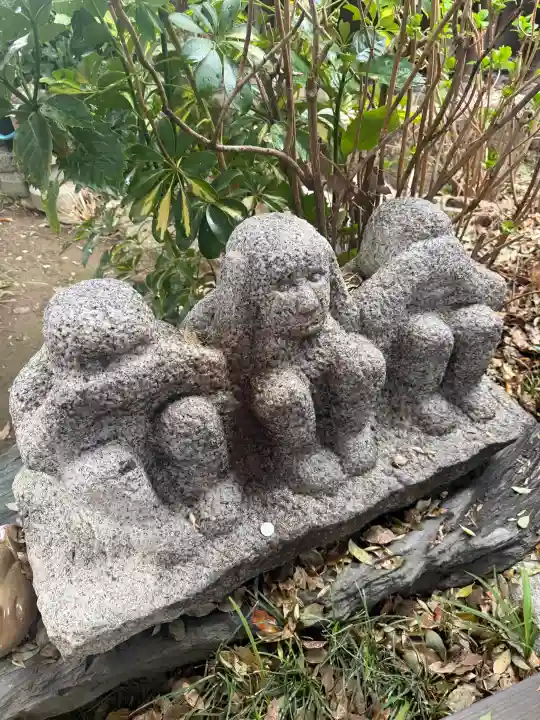 大島稲荷神社の{uncategorized: "未分類", other: "その他", undefined: "問題あり", building: "その他建物", grave: "お墓", sacred_gate: "鳥居", guardian: "狛犬", statue: "像", buddha: "仏像", history: "歴史", nature: "自然", garden: "庭園", animal: "動物", pagoda: "塔", temizu: "手水舎", mountain_gate: "山門・神門", sanctuary: "本殿・本堂", subordinate: "末社・摂社", art: "芸術", scenery: "景色", jizo: "地蔵", ema: "絵馬", goshuin: "御朱印", omikuji: "おみくじ", items: "授与品その他", amulet: "お守り", goshuincho: "御朱印帳", eats: "食事", festival: "お祭り", votive_dance: "神楽", shichigosan: "七五三参", wedding: "結婚式", experience: "体験その他", initially: "初詣", around: "周辺", anti_infection: "感染症対策"}