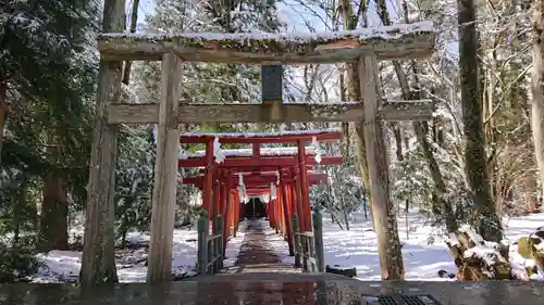 新屋山神社の鳥居