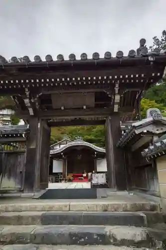 温泉寺の山門