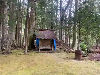 花知神社の{uncategorized: "未分類", other: "その他", undefined: "問題あり", building: "その他建物", grave: "お墓", sacred_gate: "鳥居", guardian: "狛犬", statue: "像", buddha: "仏像", history: "歴史", nature: "自然", garden: "庭園", animal: "動物", pagoda: "塔", temizu: "手水舎", mountain_gate: "山門・神門", sanctuary: "本殿・本堂", subordinate: "末社・摂社", art: "芸術", scenery: "景色", jizo: "地蔵", ema: "絵馬", goshuin: "御朱印", omikuji: "おみくじ", items: "授与品その他", amulet: "お守り", goshuincho: "御朱印帳", eats: "食事", festival: "お祭り", votive_dance: "神楽", shichigosan: "七五三参", wedding: "結婚式", experience: "体験その他", initially: "初詣", around: "周辺", anti_infection: "感染症対策"}