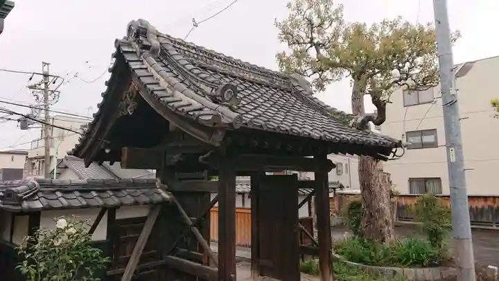 観音寺の山門・神門