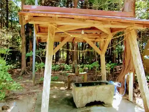 椿ノ海　水神社の手水舎