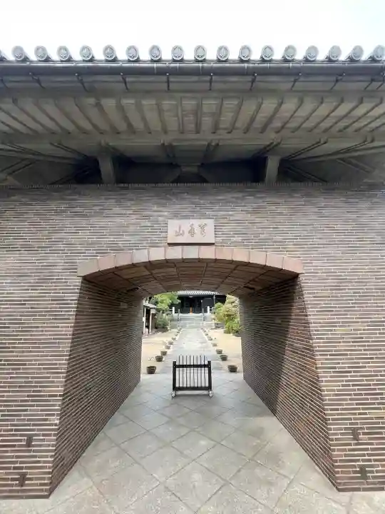 祝言寺の山門・神門