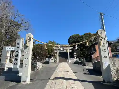 坂八幡神社の{uncategorized: "未分類", other: "その他", undefined: "問題あり", building: "その他建物", grave: "お墓", sacred_gate: "鳥居", guardian: "狛犬", statue: "像", buddha: "仏像", history: "歴史", nature: "自然", garden: "庭園", animal: "動物", pagoda: "塔", temizu: "手水舎", mountain_gate: "山門・神門", sanctuary: "本殿・本堂", subordinate: "末社・摂社", art: "芸術", scenery: "景色", jizo: "地蔵", ema: "絵馬", goshuin: "御朱印", omikuji: "おみくじ", items: "授与品その他", amulet: "お守り", goshuincho: "御朱印帳", eats: "食事", festival: "お祭り", votive_dance: "神楽", shichigosan: "七五三参", wedding: "結婚式", experience: "体験その他", initially: "初詣", around: "周辺", anti_infection: "感染症対策"}