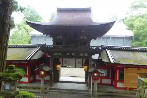 石上神宮の山門・神門