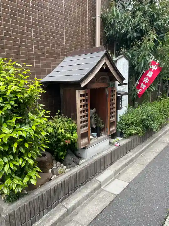 中島弁財天の{uncategorized: "未分類", other: "その他", undefined: "問題あり", building: "その他建物", grave: "お墓", sacred_gate: "鳥居", guardian: "狛犬", statue: "像", buddha: "仏像", history: "歴史", nature: "自然", garden: "庭園", animal: "動物", pagoda: "塔", temizu: "手水舎", mountain_gate: "山門・神門", sanctuary: "本殿・本堂", subordinate: "末社・摂社", art: "芸術", scenery: "景色", jizo: "地蔵", ema: "絵馬", goshuin: "御朱印", omikuji: "おみくじ", items: "授与品その他", amulet: "お守り", goshuincho: "御朱印帳", eats: "食事", festival: "お祭り", votive_dance: "神楽", shichigosan: "七五三参", wedding: "結婚式", experience: "体験その他", initially: "初詣", around: "周辺", anti_infection: "感染症対策"}