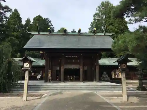 射水神社の本殿