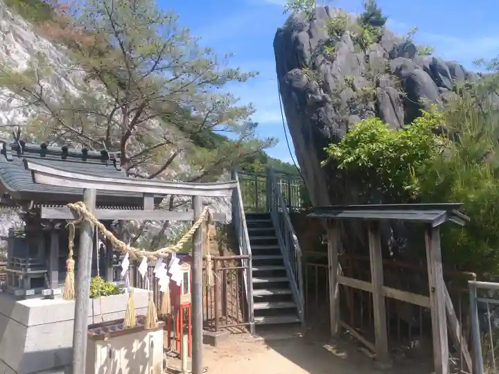 阿武隈神社の{uncategorized: "未分類", other: "その他", undefined: "問題あり", building: "その他建物", grave: "お墓", sacred_gate: "鳥居", guardian: "狛犬", statue: "像", buddha: "仏像", history: "歴史", nature: "自然", garden: "庭園", animal: "動物", pagoda: "塔", temizu: "手水舎", mountain_gate: "山門・神門", sanctuary: "本殿・本堂", subordinate: "末社・摂社", art: "芸術", scenery: "景色", jizo: "地蔵", ema: "絵馬", goshuin: "御朱印", omikuji: "おみくじ", items: "授与品その他", amulet: "お守り", goshuincho: "御朱印帳", eats: "食事", festival: "お祭り", votive_dance: "神楽", shichigosan: "七五三参", wedding: "結婚式", experience: "体験その他", initially: "初詣", around: "周辺", anti_infection: "感染症対策"}