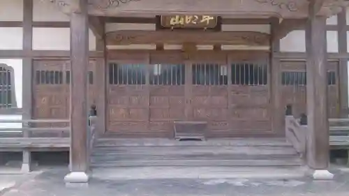 高座石寺の本殿・本堂