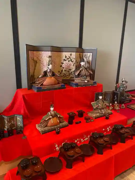 伊那下神社の{uncategorized: "未分類", other: "その他", undefined: "問題あり", building: "その他建物", grave: "お墓", sacred_gate: "鳥居", guardian: "狛犬", statue: "像", buddha: "仏像", history: "歴史", nature: "自然", garden: "庭園", animal: "動物", pagoda: "塔", temizu: "手水舎", mountain_gate: "山門・神門", sanctuary: "本殿・本堂", subordinate: "末社・摂社", art: "芸術", scenery: "景色", jizo: "地蔵", ema: "絵馬", goshuin: "御朱印", omikuji: "おみくじ", items: "授与品その他", amulet: "お守り", goshuincho: "御朱印帳", eats: "食事", festival: "お祭り", votive_dance: "神楽", shichigosan: "七五三参", wedding: "結婚式", experience: "体験その他", initially: "初詣", around: "周辺", anti_infection: "感染症対策"}