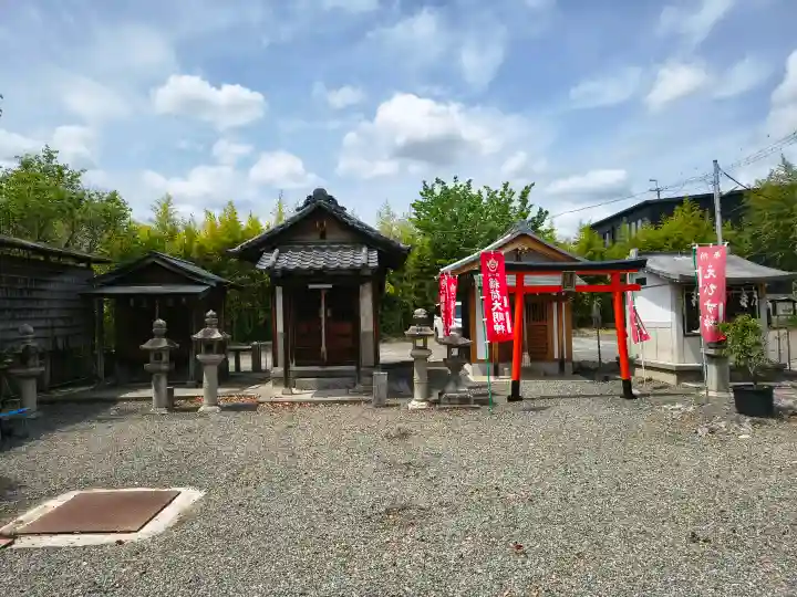 阿久刀神社の{uncategorized: "未分類", other: "その他", undefined: "問題あり", building: "その他建物", grave: "お墓", sacred_gate: "鳥居", guardian: "狛犬", statue: "像", buddha: "仏像", history: "歴史", nature: "自然", garden: "庭園", animal: "動物", pagoda: "塔", temizu: "手水舎", mountain_gate: "山門・神門", sanctuary: "本殿・本堂", subordinate: "末社・摂社", art: "芸術", scenery: "景色", jizo: "地蔵", ema: "絵馬", goshuin: "御朱印", omikuji: "おみくじ", items: "授与品その他", amulet: "お守り", goshuincho: "御朱印帳", eats: "食事", festival: "お祭り", votive_dance: "神楽", shichigosan: "七五三参", wedding: "結婚式", experience: "体験その他", initially: "初詣", around: "周辺", anti_infection: "感染症対策"}