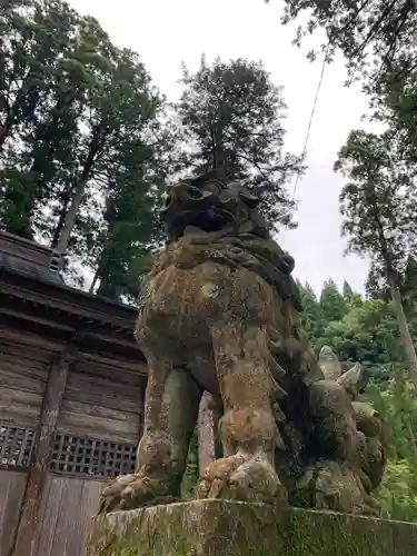 須波阿湏疑神社の狛犬