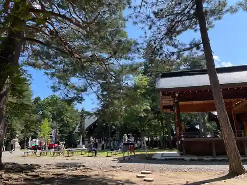 上川神社の庭園