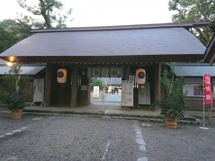 伊曽乃神社の山門・神門