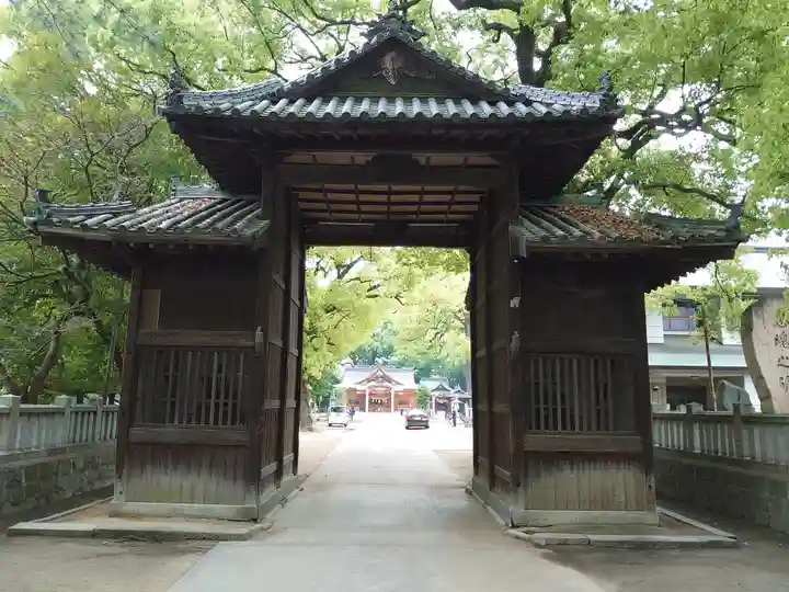 一宮神社の山門・神門