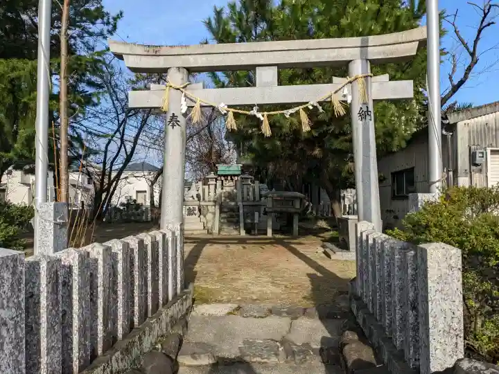 秋葉神社の{uncategorized: "未分類", other: "その他", undefined: "問題あり", building: "その他建物", grave: "お墓", sacred_gate: "鳥居", guardian: "狛犬", statue: "像", buddha: "仏像", history: "歴史", nature: "自然", garden: "庭園", animal: "動物", pagoda: "塔", temizu: "手水舎", mountain_gate: "山門・神門", sanctuary: "本殿・本堂", subordinate: "末社・摂社", art: "芸術", scenery: "景色", jizo: "地蔵", ema: "絵馬", goshuin: "御朱印", omikuji: "おみくじ", items: "授与品その他", amulet: "お守り", goshuincho: "御朱印帳", eats: "食事", festival: "お祭り", votive_dance: "神楽", shichigosan: "七五三参", wedding: "結婚式", experience: "体験その他", initially: "初詣", around: "周辺", anti_infection: "感染症対策"}