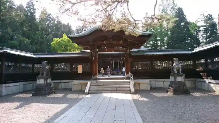 上杉神社の山門・神門