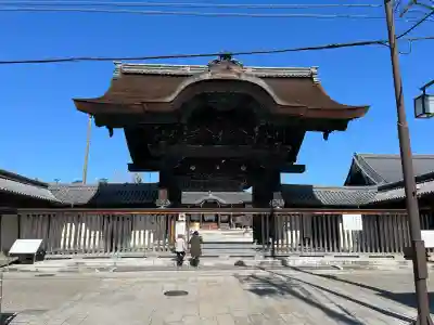 本山専修寺の{uncategorized: "未分類", other: "その他", undefined: "問題あり", building: "その他建物", grave: "お墓", sacred_gate: "鳥居", guardian: "狛犬", statue: "像", buddha: "仏像", history: "歴史", nature: "自然", garden: "庭園", animal: "動物", pagoda: "塔", temizu: "手水舎", mountain_gate: "山門・神門", sanctuary: "本殿・本堂", subordinate: "末社・摂社", art: "芸術", scenery: "景色", jizo: "地蔵", ema: "絵馬", goshuin: "御朱印", omikuji: "おみくじ", items: "授与品その他", amulet: "お守り", goshuincho: "御朱印帳", eats: "食事", festival: "お祭り", votive_dance: "神楽", shichigosan: "七五三参", wedding: "結婚式", experience: "体験その他", initially: "初詣", around: "周辺", anti_infection: "感染症対策"}