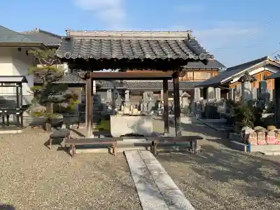 真光寺の{uncategorized: "未分類", other: "その他", undefined: "問題あり", building: "その他建物", grave: "お墓", sacred_gate: "鳥居", guardian: "狛犬", statue: "像", buddha: "仏像", history: "歴史", nature: "自然", garden: "庭園", animal: "動物", pagoda: "塔", temizu: "手水舎", mountain_gate: "山門・神門", sanctuary: "本殿・本堂", subordinate: "末社・摂社", art: "芸術", scenery: "景色", jizo: "地蔵", ema: "絵馬", goshuin: "御朱印", omikuji: "おみくじ", items: "授与品その他", amulet: "お守り", goshuincho: "御朱印帳", eats: "食事", festival: "お祭り", votive_dance: "神楽", shichigosan: "七五三参", wedding: "結婚式", experience: "体験その他", initially: "初詣", around: "周辺", anti_infection: "感染症対策"}