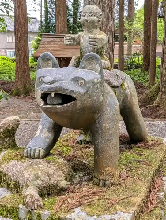 雄山神社中宮祈願殿の{uncategorized: "未分類", other: "その他", undefined: "問題あり", building: "その他建物", grave: "お墓", sacred_gate: "鳥居", guardian: "狛犬", statue: "像", buddha: "仏像", history: "歴史", nature: "自然", garden: "庭園", animal: "動物", pagoda: "塔", temizu: "手水舎", mountain_gate: "山門・神門", sanctuary: "本殿・本堂", subordinate: "末社・摂社", art: "芸術", scenery: "景色", jizo: "地蔵", ema: "絵馬", goshuin: "御朱印", omikuji: "おみくじ", items: "授与品その他", amulet: "お守り", goshuincho: "御朱印帳", eats: "食事", festival: "お祭り", votive_dance: "神楽", shichigosan: "七五三参", wedding: "結婚式", experience: "体験その他", initially: "初詣", around: "周辺", anti_infection: "感染症対策"}