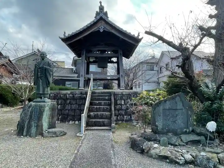 圓徳寺の{uncategorized: "未分類", other: "その他", undefined: "問題あり", building: "その他建物", grave: "お墓", sacred_gate: "鳥居", guardian: "狛犬", statue: "像", buddha: "仏像", history: "歴史", nature: "自然", garden: "庭園", animal: "動物", pagoda: "塔", temizu: "手水舎", mountain_gate: "山門・神門", sanctuary: "本殿・本堂", subordinate: "末社・摂社", art: "芸術", scenery: "景色", jizo: "地蔵", ema: "絵馬", goshuin: "御朱印", omikuji: "おみくじ", items: "授与品その他", amulet: "お守り", goshuincho: "御朱印帳", eats: "食事", festival: "お祭り", votive_dance: "神楽", shichigosan: "七五三参", wedding: "結婚式", experience: "体験その他", initially: "初詣", around: "周辺", anti_infection: "感染症対策"}